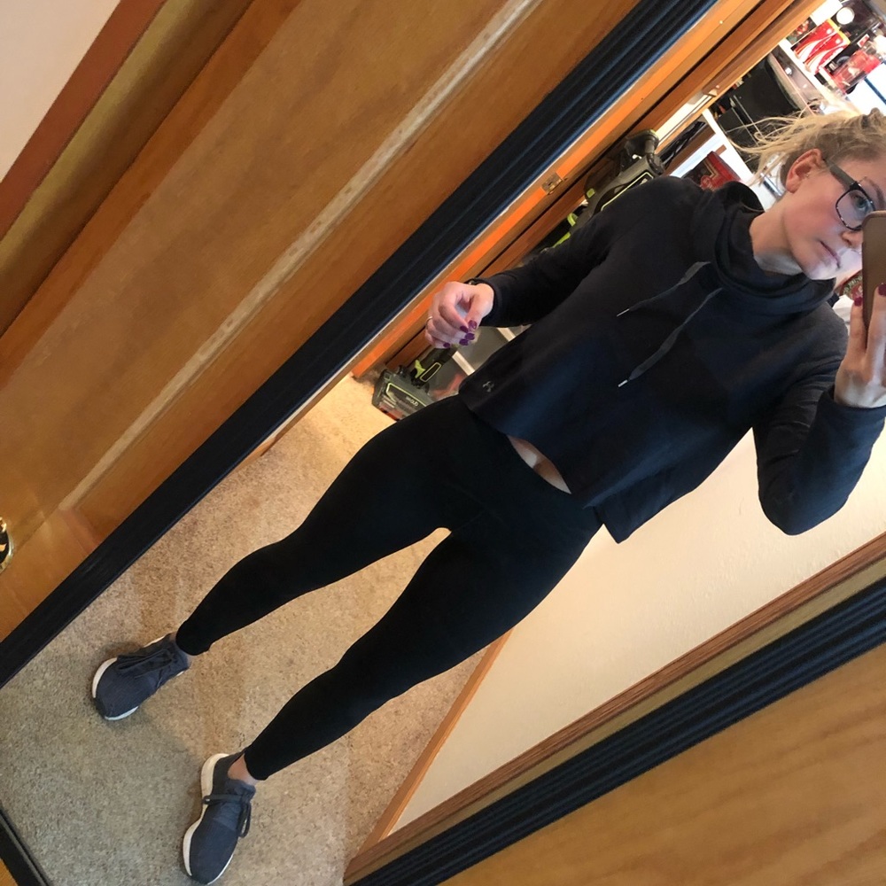 Under armor crop sweatshirt